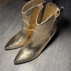 NWOT Guess Gold Snakeskin Ankle Boots Size 8